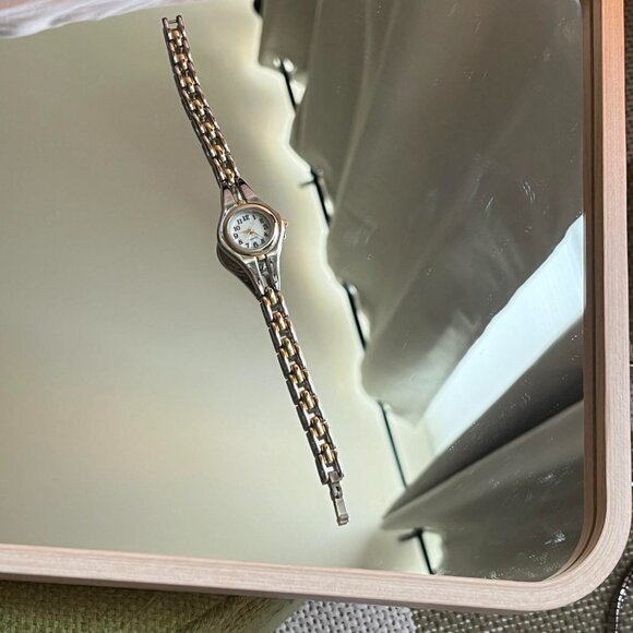 Silver Gold Tone Dainty Vintage Women's Watch - Picture 2 of 3